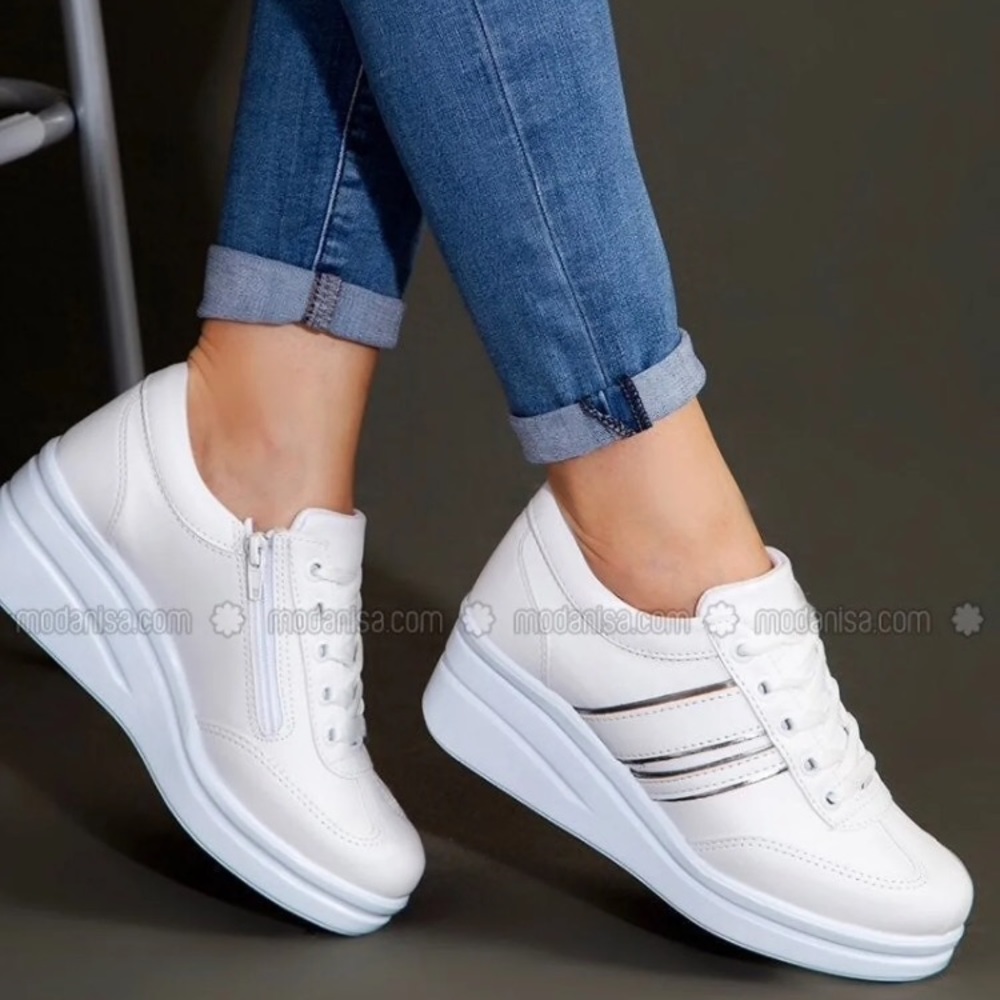 ⛔️ SOLD ⛔️ White fashion sneakers